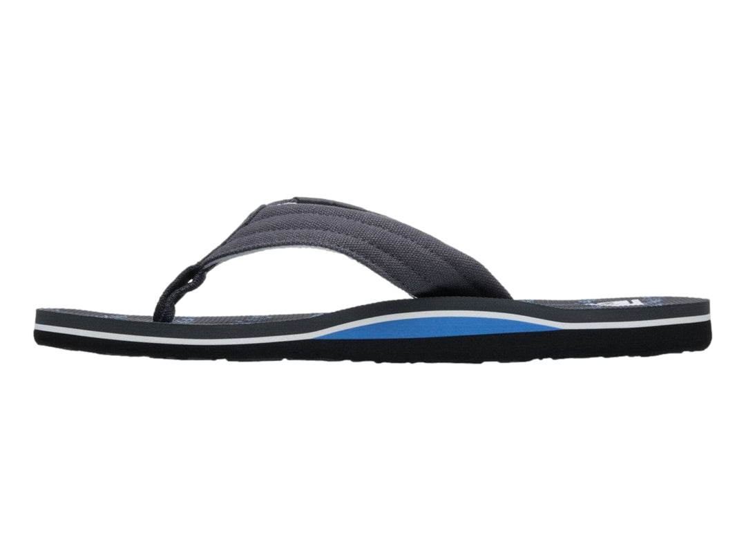Sandalia Quiksilver Molokai Layback color negro con detalle blanco en la suela y correa de tela.