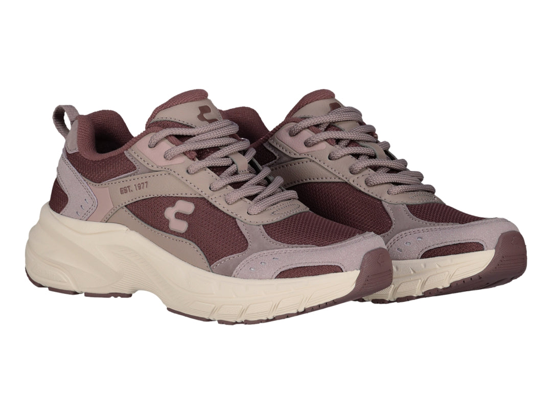 Tenis Charly Fashion Sport color morado con suela gruesa en tono beige.