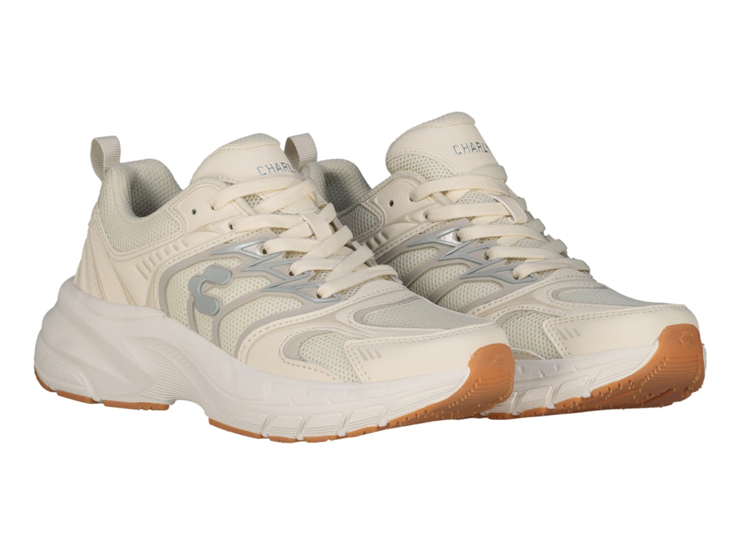 Tenis Charly Fashion Sport color beige con suela gruesa color caramelo y detalles laterales en gris.