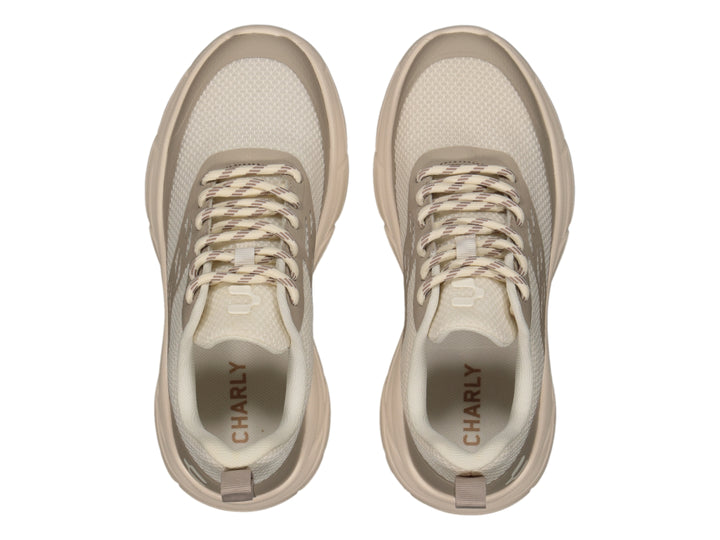Tenis deportivos Charly color beige con suela gruesa y tejido de malla.