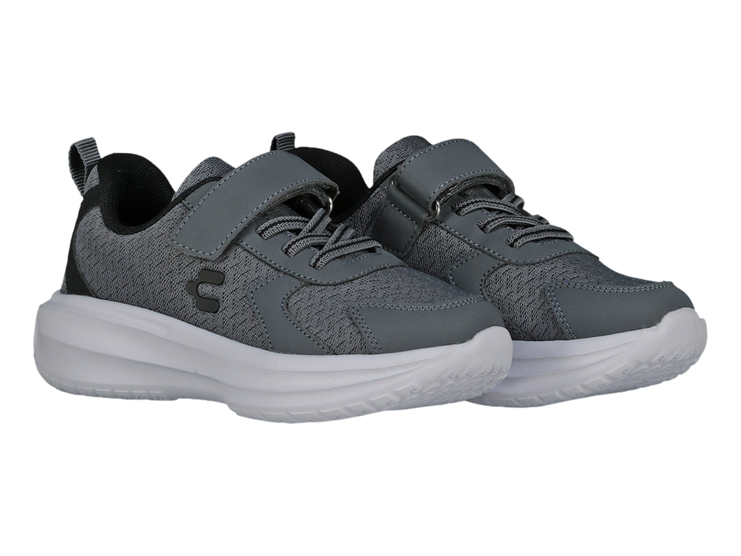 Tenis Charly Road Casual Oxford color gris con suela blanca y correa ajustable.