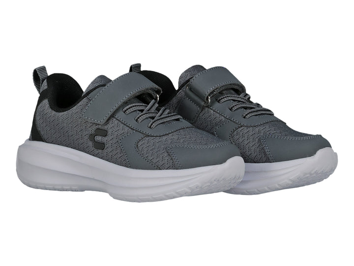 Tenis Charly Road Casual Oxford color gris con suela blanca y correa ajustable.
