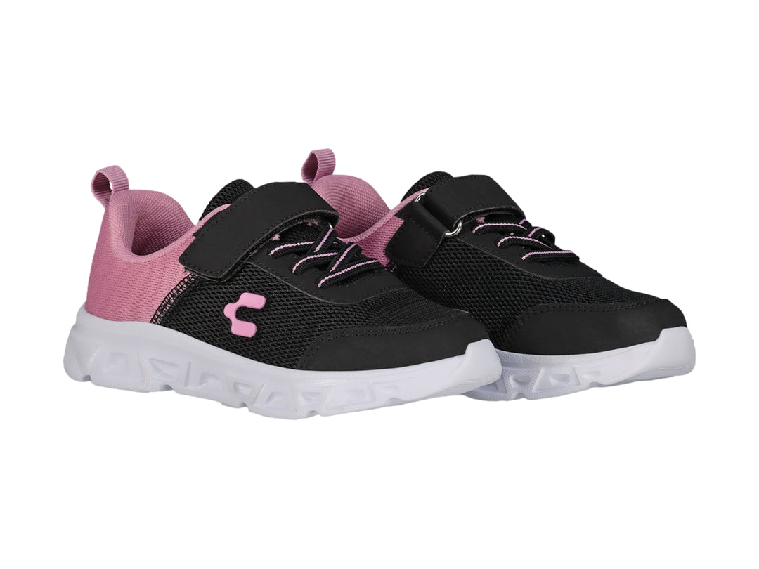 Tenis deportivos Charly color negro y rosa con suela blanca y correa de velcro.
