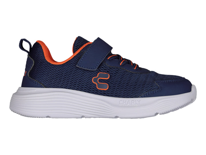 Tenis deportivos Charly color azul marino con detalles en naranja y suela blanca.