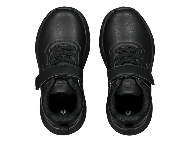 Tenis casuales Charly color negro con correa y agujetas sobre fondo blanco.