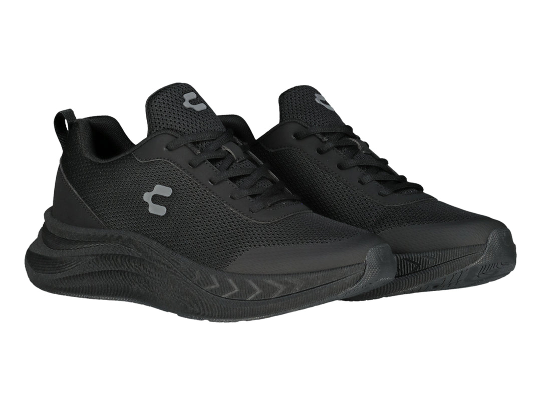 Tenis Charly Road Casual color negro con tejido de malla y suela deportiva.