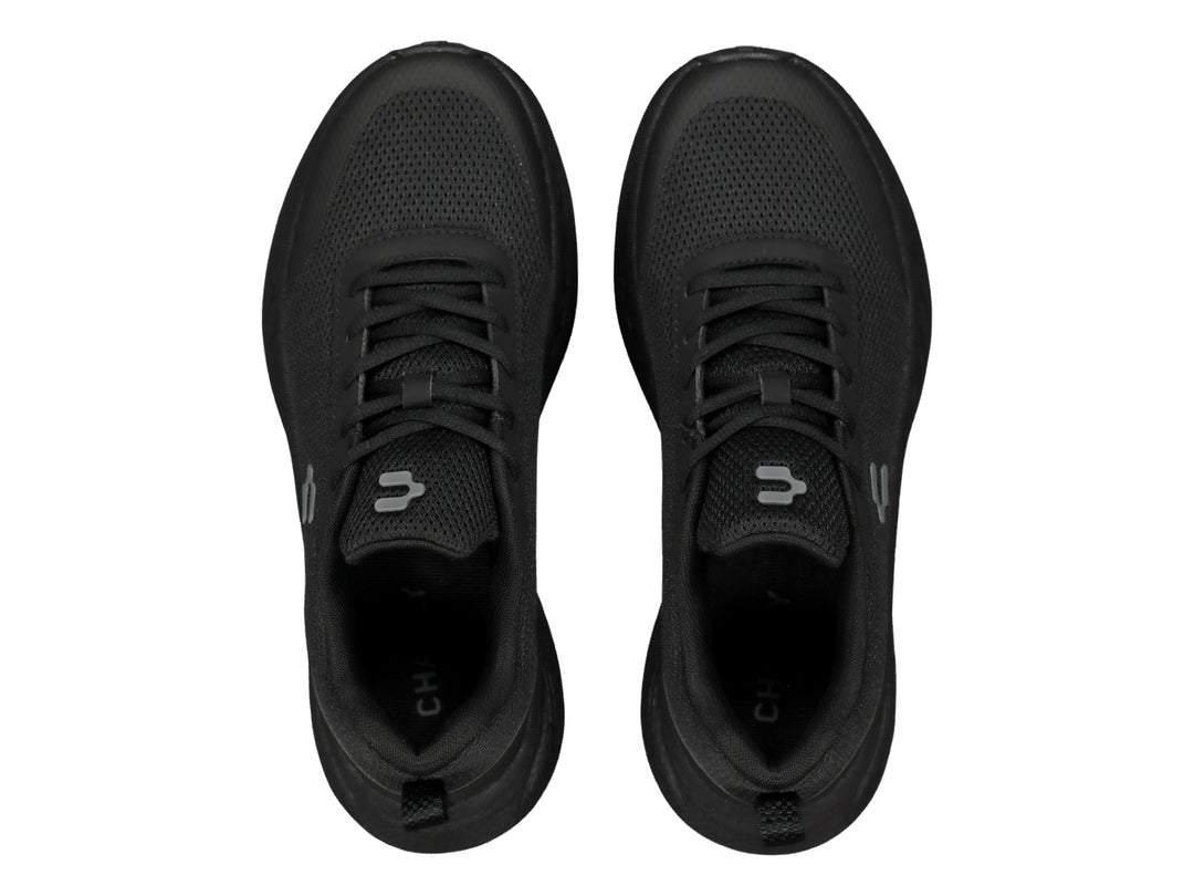 Tenis Charly Road Casual color negro con tejido de malla y suela deportiva.