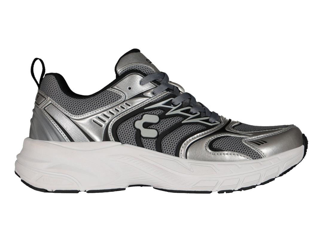 Tenis deportivos Charly color plata y gris con suela blanca y detalles en negro.