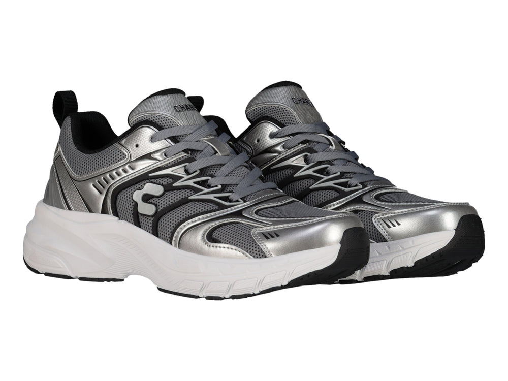 Tenis deportivos Charly color plata y gris con suela blanca y detalles en negro.