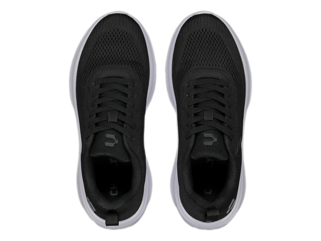 Tenis Charly Road Casual color negro con suela blanca y tejido de malla.