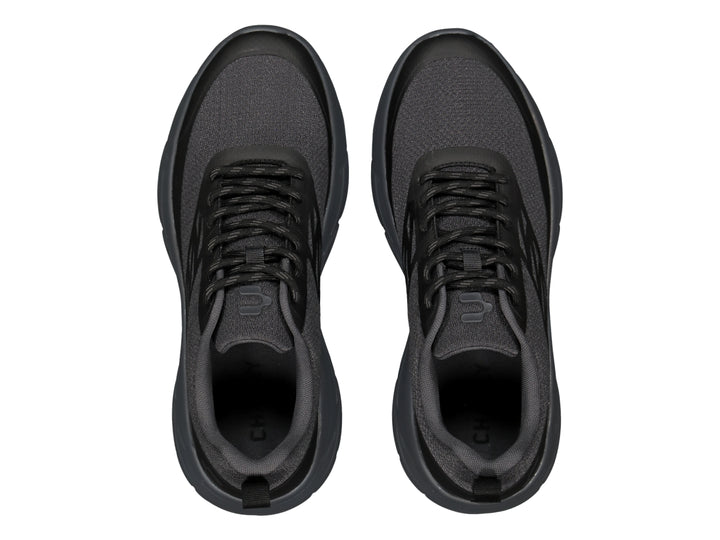 Tenis deportivos Charly Light Sport en color negro con malla transpirable y suela gruesa.