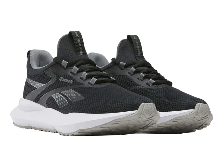 Tenis deportivos Reebok Citryde 2 para mujer en color negro con suela blanca.