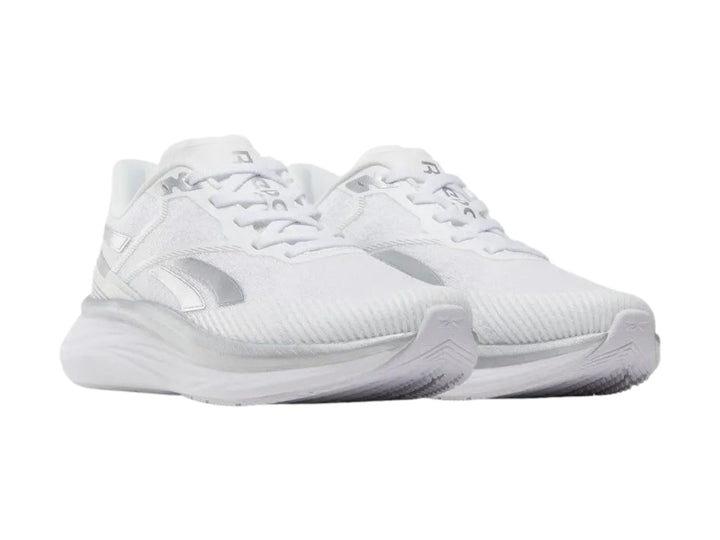 Tenis deportivos Reebok Viva Speed color blanco con detalles plateados, vista lateral.