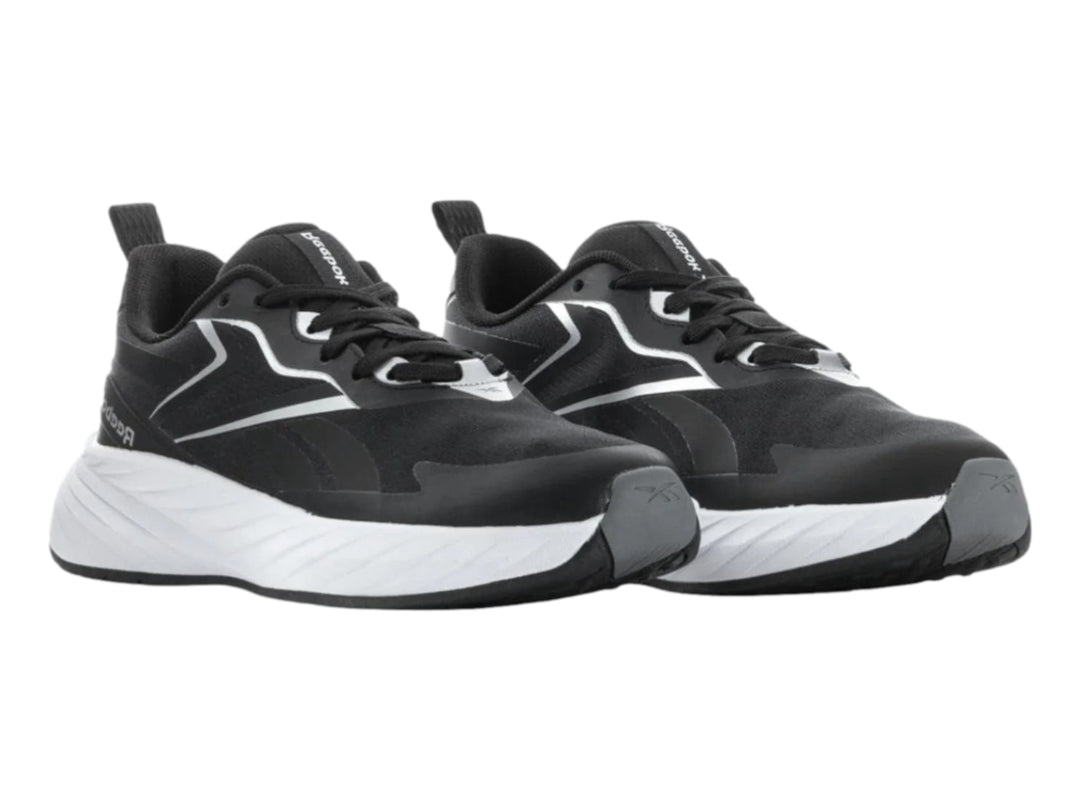 Tenis deportivos Reebok Verse para mujer en color negro con suela blanca.