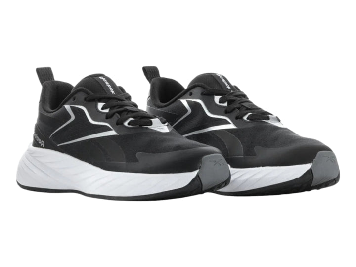 Tenis deportivos Reebok Verse para mujer en color negro con suela blanca.