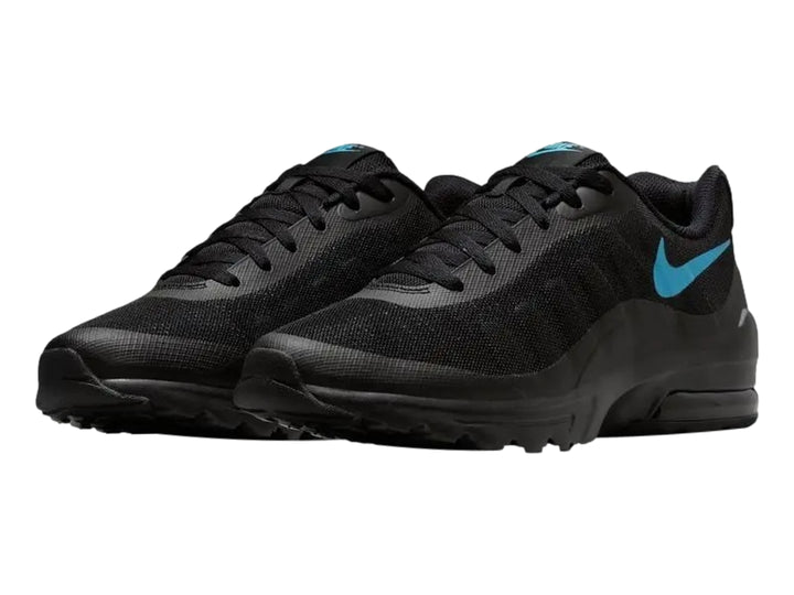 Tenis Nike Air Max Invigor color negro con detalle azul en el logo y suela amortiguada.