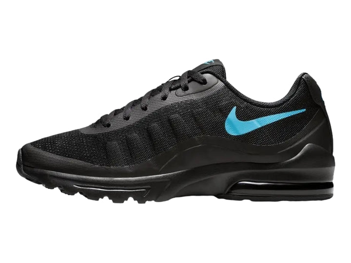 Tenis Nike Air Max Invigor color negro con detalle azul en el logo y suela amortiguada.