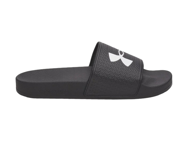 Sandalia Under Armour ARMR Slide en color negro con logotipo blanco en la correa.