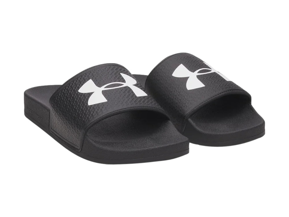 Sandalia Under Armour ARMR Slide en color negro con logotipo blanco en la correa.