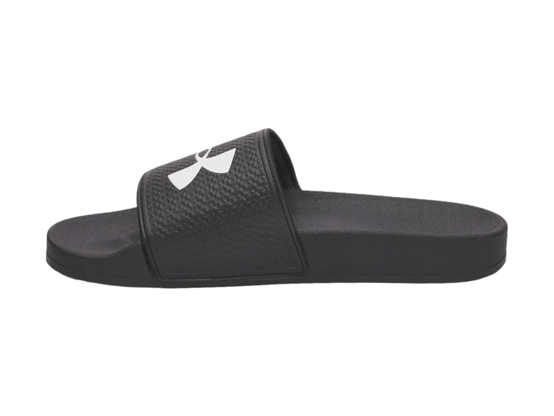 Sandalia Under Armour ARMR Slide en color negro con logotipo blanco en la correa.