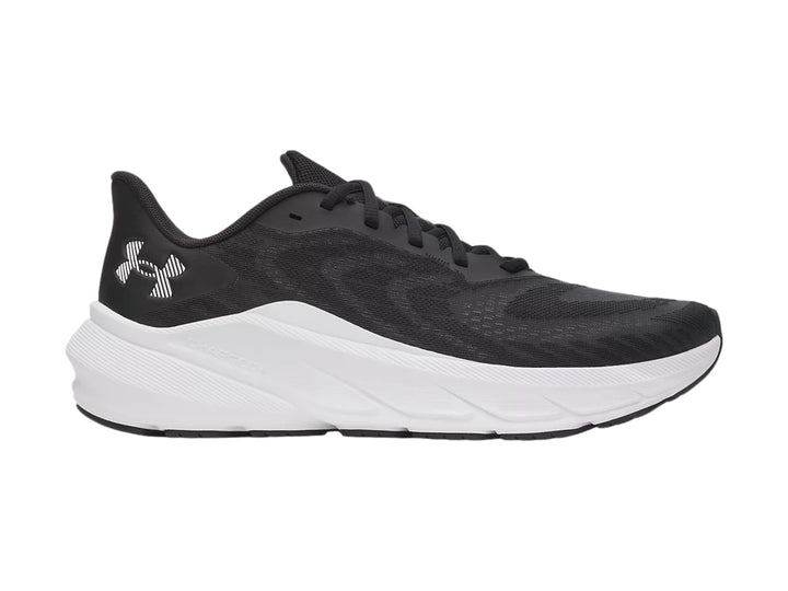 Tenis deportivos Under Armour Turbulence 3 color negro con suela blanca.