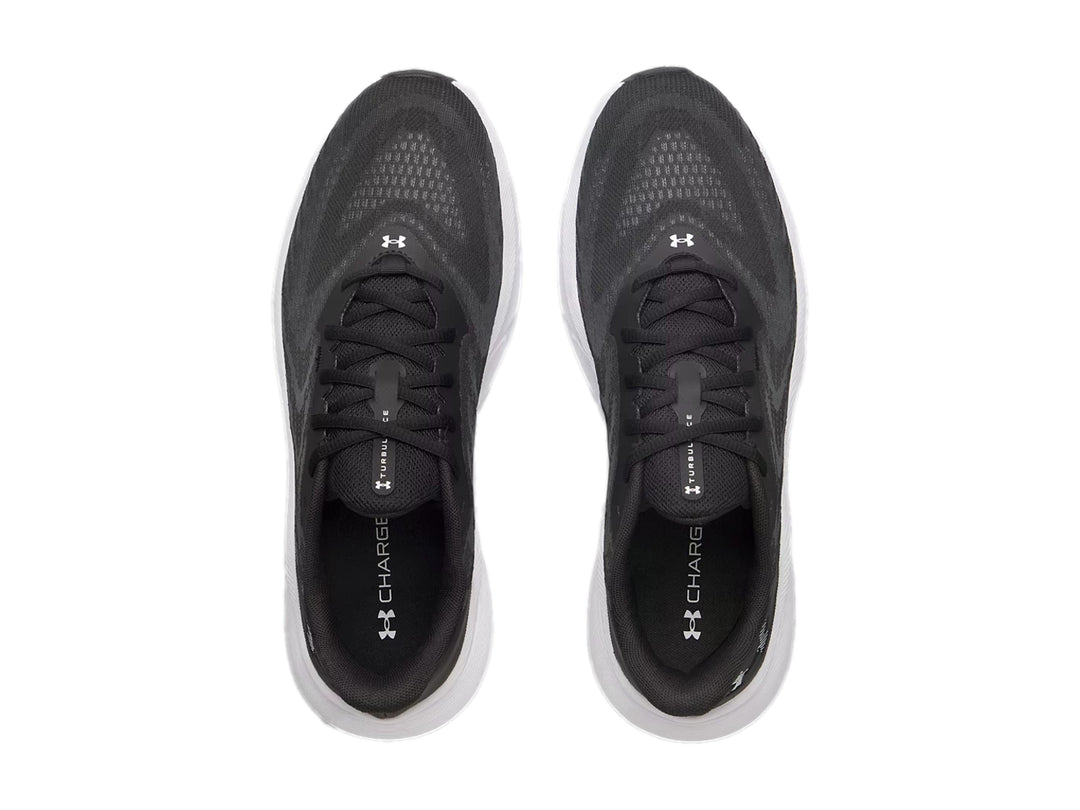Tenis deportivos Under Armour Turbulence 3 color negro con suela blanca.