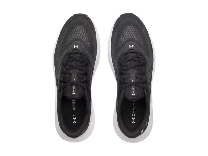 Tenis deportivos Under Armour Turbulence 3 color negro con suela blanca.