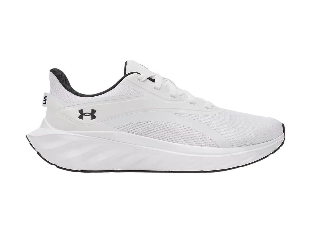 Tenis deportivos Under Armour Ascend en color blanco con detalles en negro.