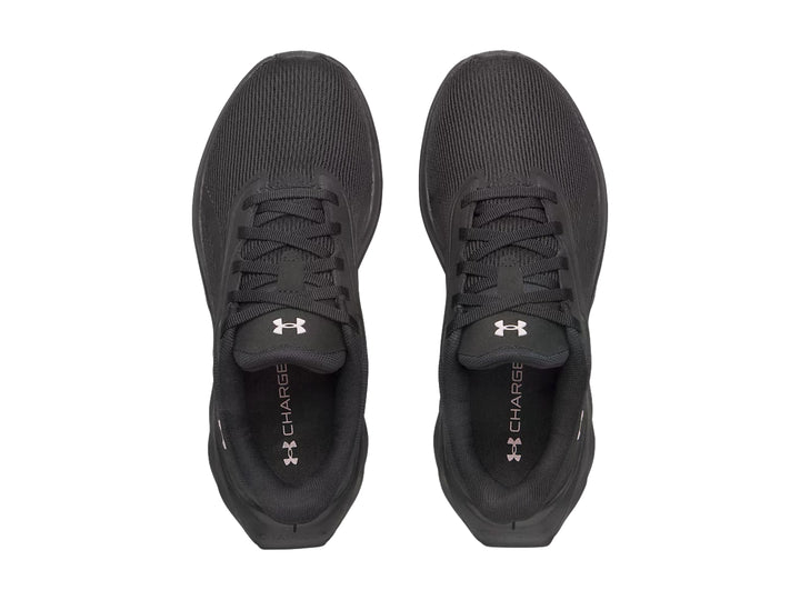 Tenis deportivos Under Armour modelo Ascend en color negro con suela gruesa y tejido transpirable.