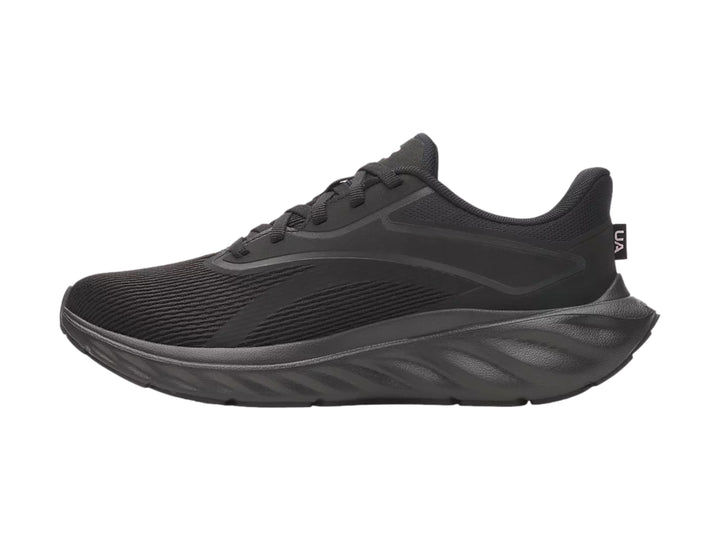 Tenis deportivos Under Armour modelo Ascend en color negro con suela gruesa y tejido transpirable.
