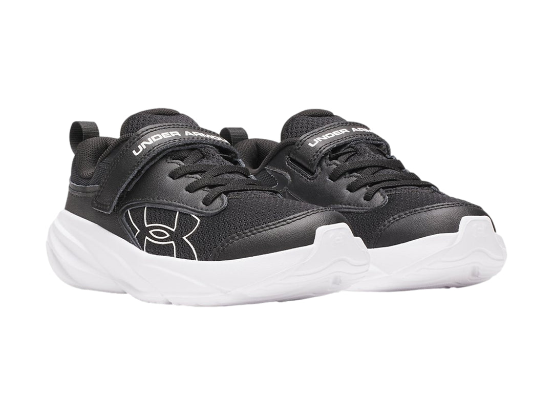 Tenis deportivos Under Armour en color negro con suela blanca y ajuste de correa velcro.