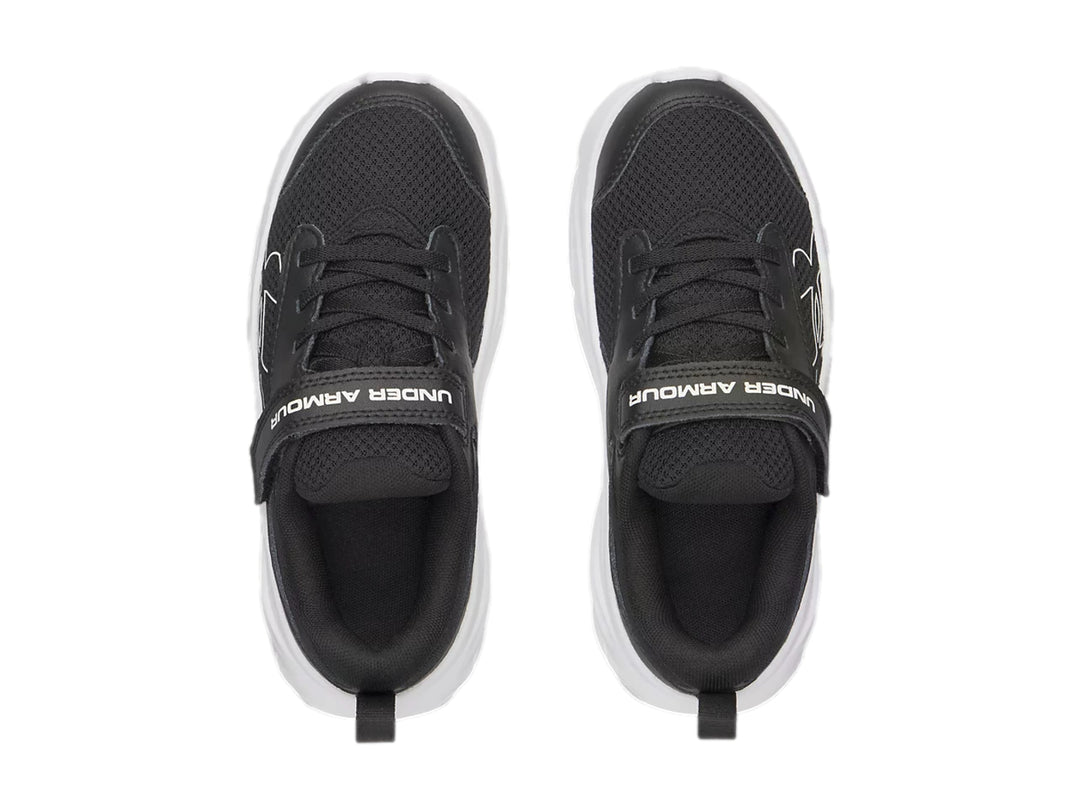 Tenis deportivos Under Armour en color negro con suela blanca y ajuste de correa velcro.