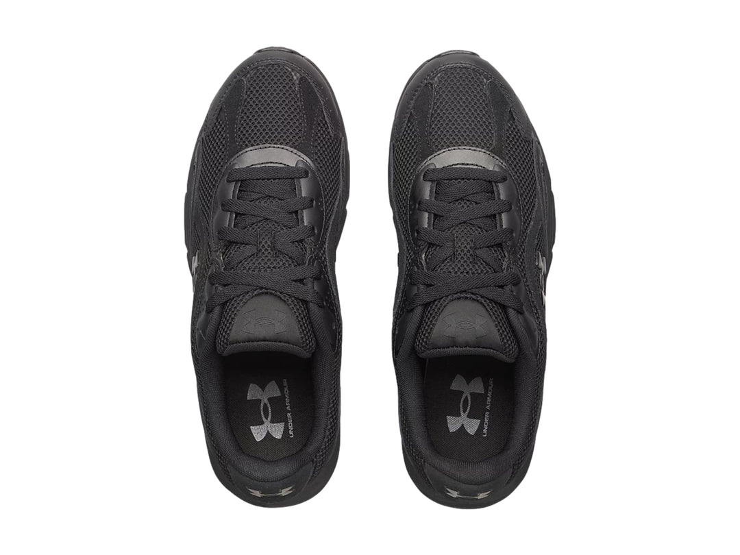 Tenis deportivos Under Armour Tech Runner color negro con detalles de malla y suela robusta.