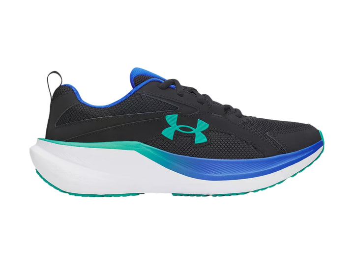 Tenis Under Armour Assert 11 color negro con suela blanca y detalles en azul y verde azulado.