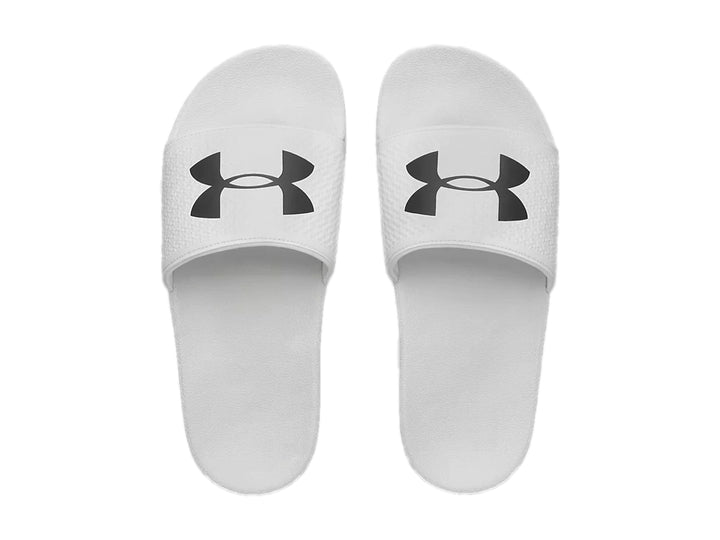Sandalia Under Armour modelo slide en color blanco con logotipo negro en la banda superior.