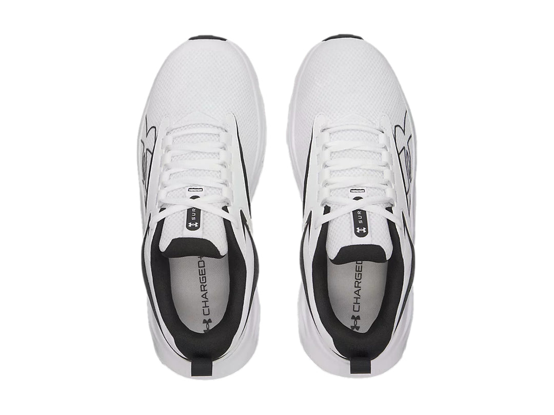 Tenis deportivos Under Armour Surge 5 color blanco con detalles negros.