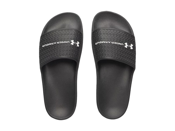 Sandalia Under Armour Slide Lite color negro con correa texturizada y logotipo blanco.
