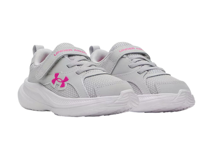 Tenis deportivos Under Armour color gris con suela blanca y detalles en rosa.
