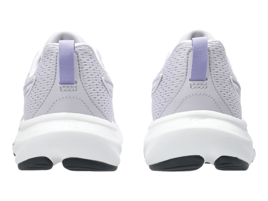 Tenis deportivos ASICS color lila con suela blanca para mujer.