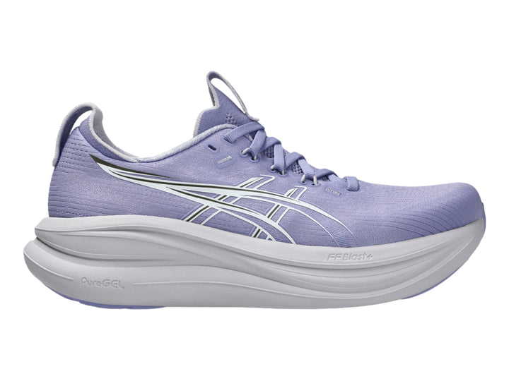 Tenis deportivos ASICS Gel-Nimbus 28 en color morado claro con suela blanca.