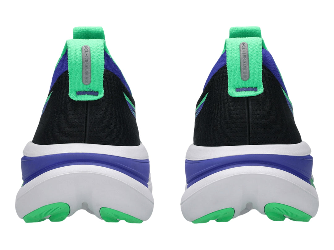 Tenis deportivos ASICS Gel-Nimbus 28 color negro con detalles en azul y verde y suela blanca.