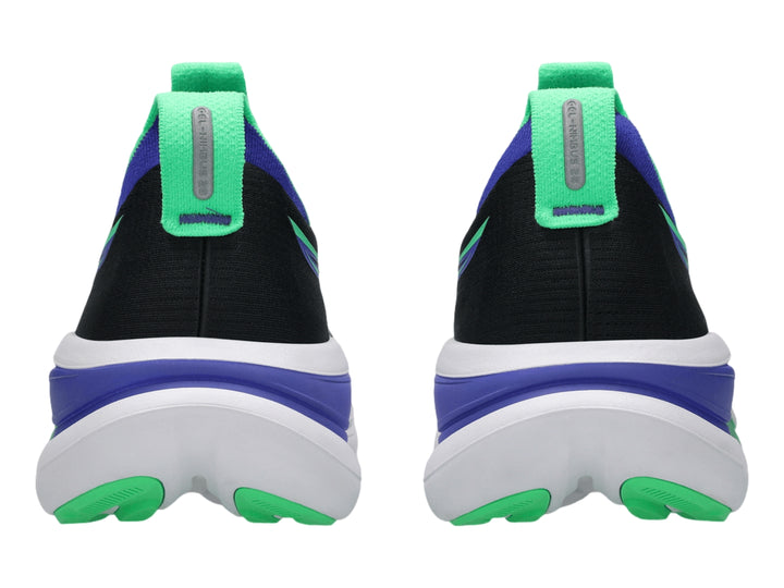 Tenis deportivos ASICS Gel-Nimbus 28 color negro con detalles en azul y verde y suela blanca.