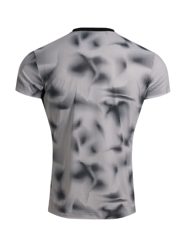 Playera deportiva Joma gris con patrón de puntos negros y manga corta para hombre.