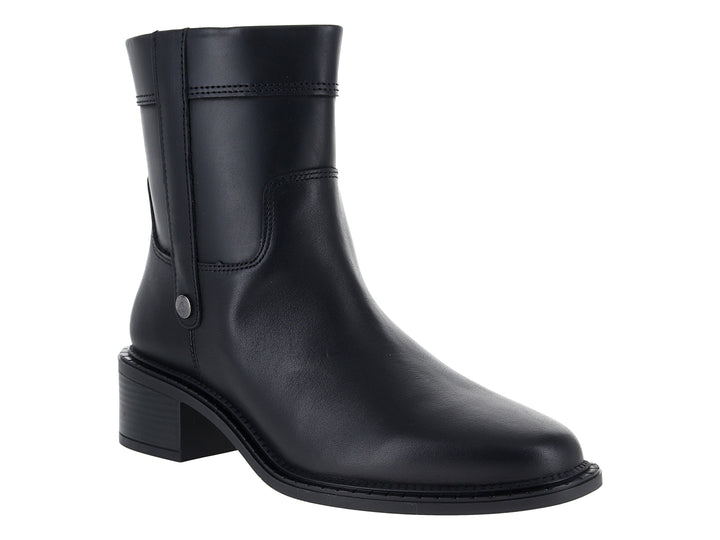 Botín negro de cuero con tacón cuadrado y detalle lateral, marca Dockers.