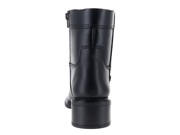 Botín negro de cuero con tacón cuadrado y detalle lateral, marca Dockers.