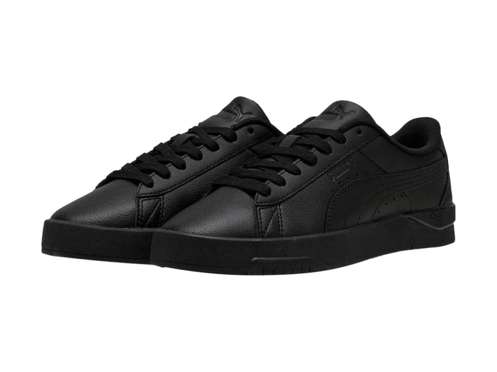 Tenis Puma Jada Classic color negro para mujer, vista lateral sobre fondo blanco.