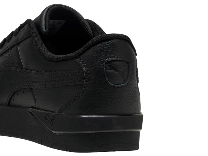 Tenis Puma Jada Classic color negro para mujer, vista lateral sobre fondo blanco.
