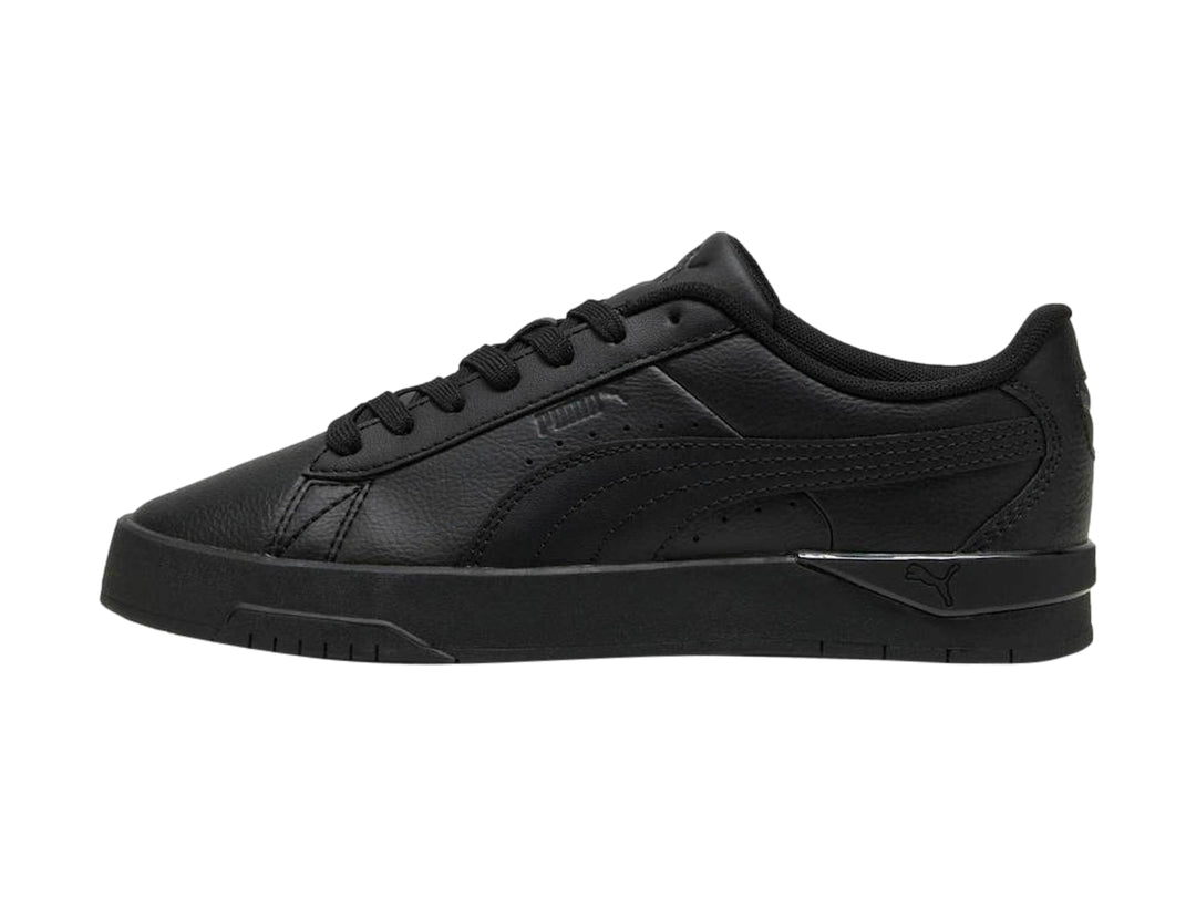Tenis Puma Jada Classic color negro para mujer, vista lateral sobre fondo blanco.