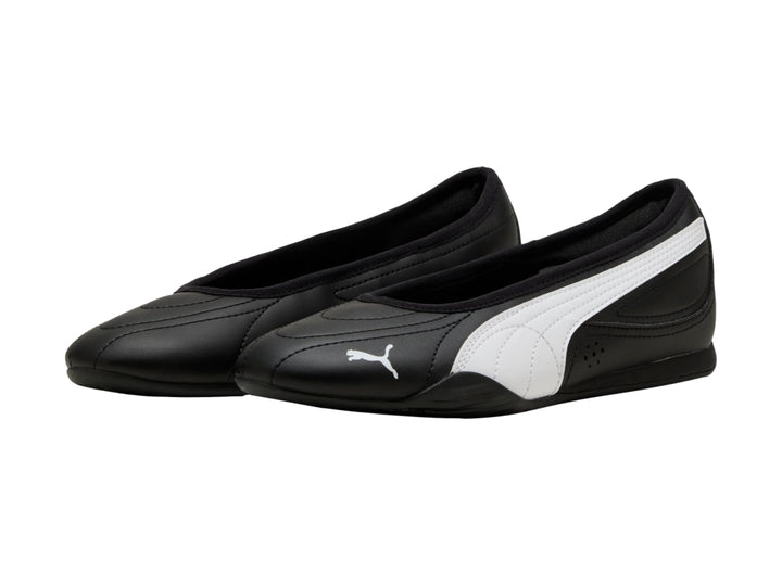 Zapato tipo ballerina color negro para mujer de la marca Puma, vista lateral.