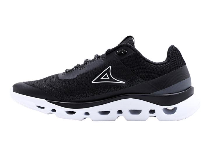 Tenis deportivos Pirma-Brasil color negro con suela blanca y tejido de malla.